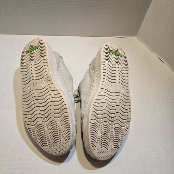 Sneaker - Picture 2 of 6